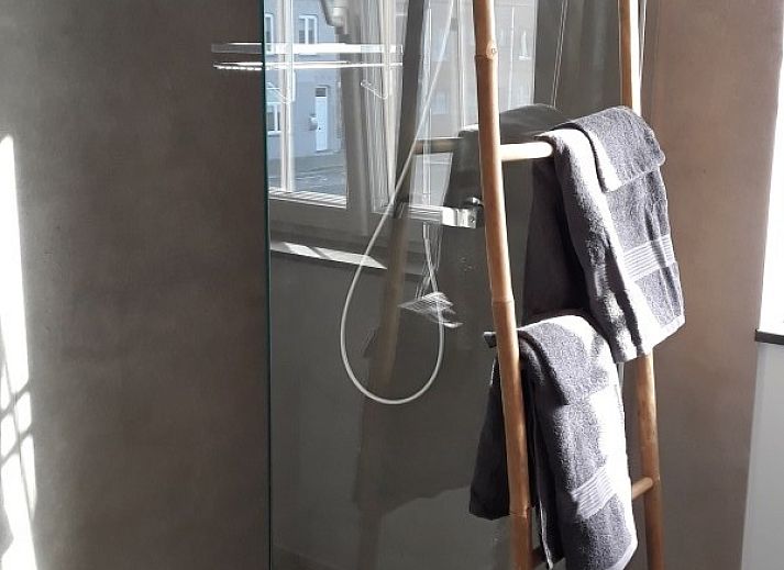 Gezellig terras bij Valant B&B in Brugge, West-Vlaanderen, ideaal voor ontspannen momenten.