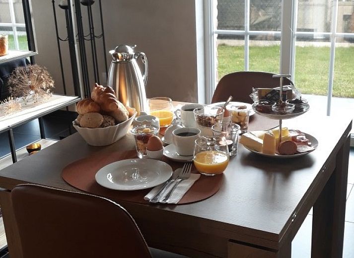 Stijlvol uithangbord van Valant bed and breakfast in Brugge, West-Vlaanderen, Belgie.