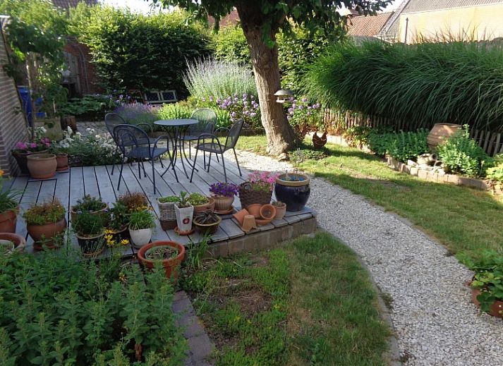 Geniessen Sie den bezaubernden Garten von Bonvena bed and breakfast in Dentergem, Westflandern.