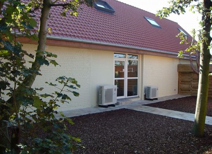 Luxe slaapkamer met houten balken in Ter Zuidhoek, een bed and breakfast in Roeselare, Belgi.