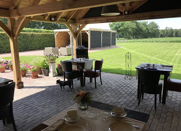 Breakfast with fresh fruit and croissants at B&B 't Mjeels Pierke, Meerle, Antwerp.