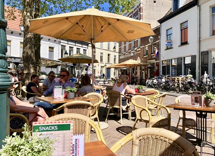 Breakfast with fresh fruit and croissants at B&B 't Mjeels Pierke, Meerle, Antwerp.