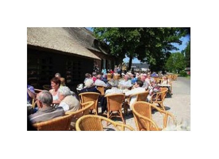 Modern bathroom with skylight at B&B 't Mjeels Pierke in Meerle, Antwerp.