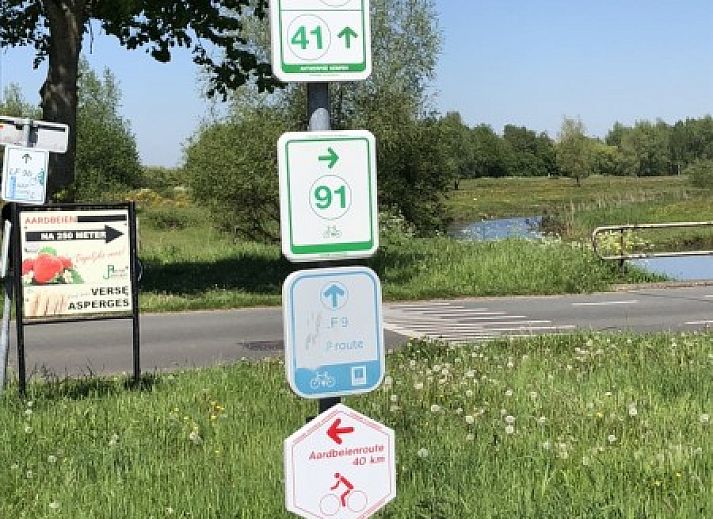 Comfortable bedroom in B&B 't Mjeels Pierke, Meerle, Antwerp with TV and closet.