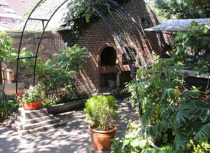 Gemuetliches Zimmer in der Fruehstueckspension Moerkantheide in Essen, Antwerpen, mit Oberlicht und beruhigender Atmosphaere.