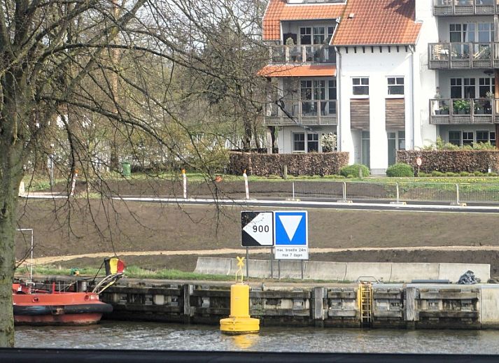 Geniessen Sie den Garten und die Terrasse des B & B Waterzicht in Wijnegem, einem entspannenden Bed & Breakfast in Antwerpen.