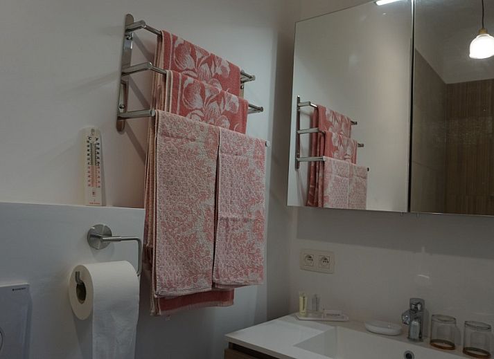 Geniessen Sie den Garten und die Terrasse des B & B Waterzicht in Wijnegem, einem entspannenden Bed & Breakfast in Antwerpen.