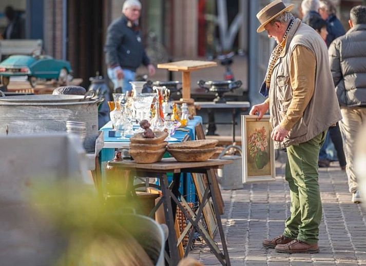 Cozy dining area in B&B Viator Tongeren, Belgium with inviting atmosphere and modern decor.