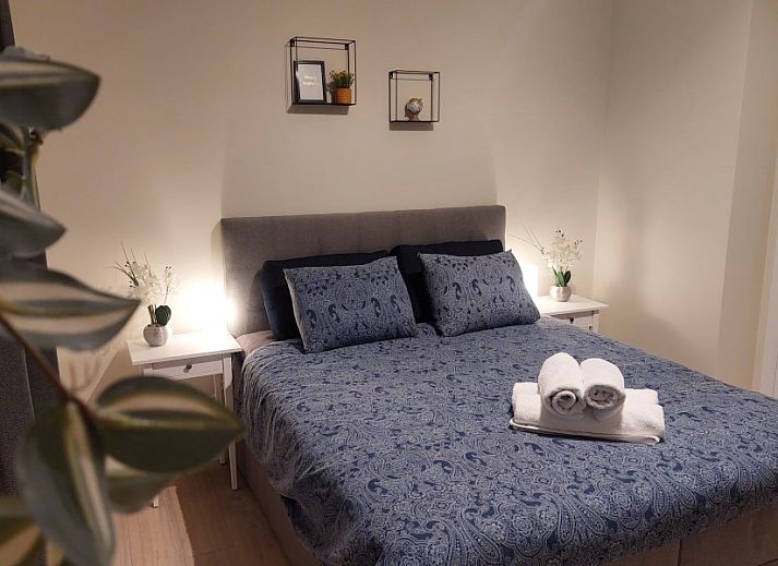 Outdoor lounge with heater at B&B Viator Tongeren in Belgium, ideal for evening relaxation.