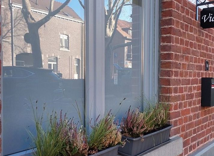 Outdoor lounge with heater at B&B Viator Tongeren in Belgium, ideal for evening relaxation.