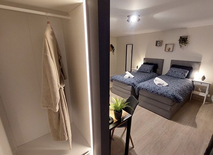 Modern bathroom in B&B Viator Tongeren, Tongeren with stylish decor and comfortable amenities.