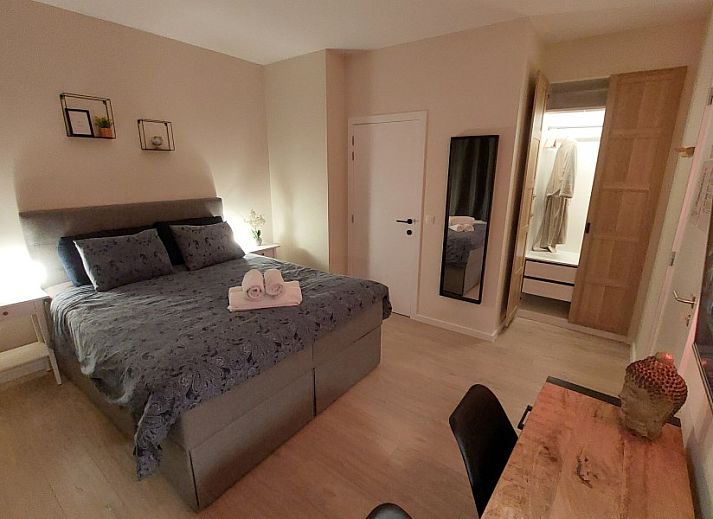 Modern bathroom in B&B Viator Tongeren, Tongeren with stylish decor and comfortable amenities.