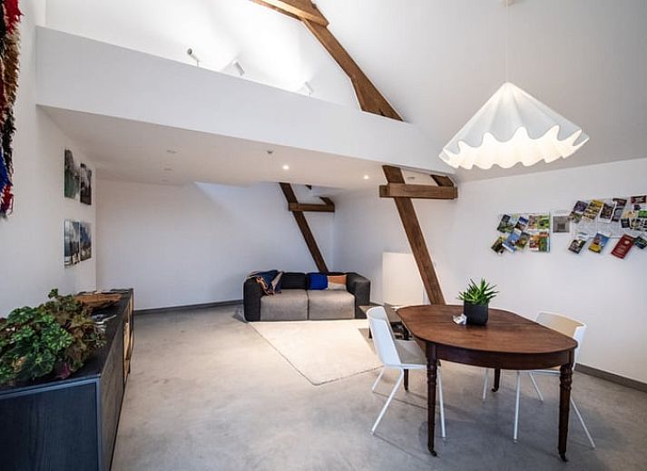 Adembenemend uitzicht op de omgeving van Huisje in Aubel, bed and breakfast in de Ardennen, met glooiende heuvels bij zonsondergang.