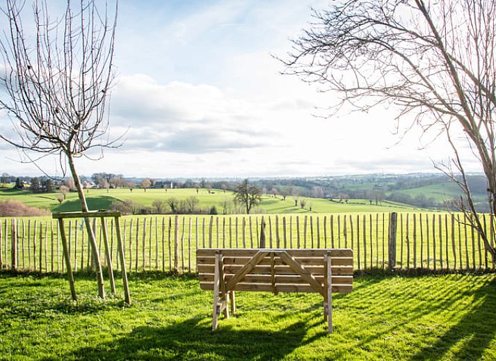 Heerlijk ontbijt in Huisje in Aubel, bed and breakfast in de Ardennen, met versgebakken broodjes en lokale producten.