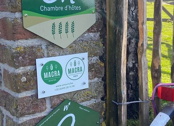 Prachtig uitzicht op de natuur vanuit de tuin van Huisje in Aubel, bed and breakfast in de Ardennen, met weidse groene velden.