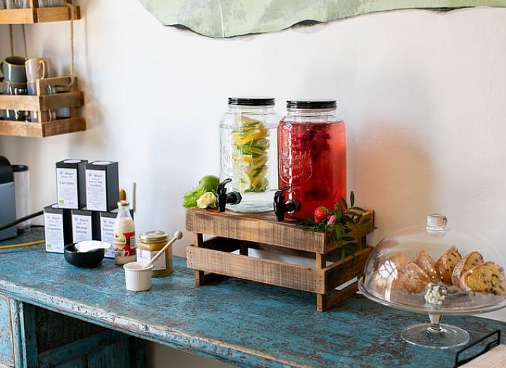 Gezellige slaapkamer in Vakantiehuisje in Stoumont, Ardennen, met rustieke houten balken en comfortabele inrichting.