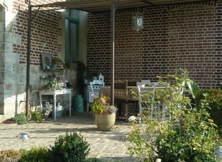 La Rose Laitiere bed and breakfast in Saint Martin Sur Ecaillon met charmante tuin en vijver in Henegouwen, Belgie.