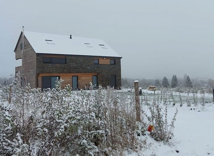 Collage van Huisje in Tailles, bed and breakfast in Tailles, Ardennen, met interieur en natuurrijke omgeving.