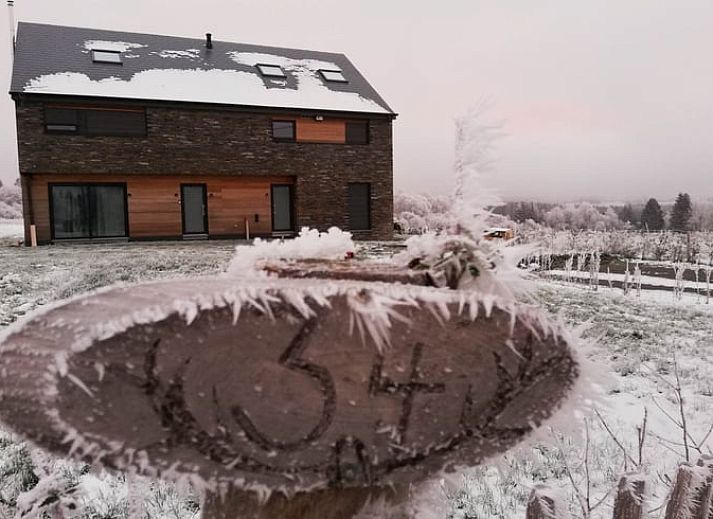 Collage van Huisje in Tailles, bed and breakfast in Tailles, Ardennen, met interieur en natuurrijke omgeving.