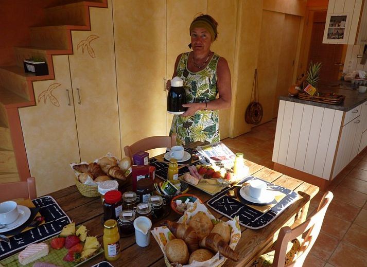 Comfortable bedroom in Charlatan bed and breakfast Knokke-Heist, Belgian coast, with warm decor.