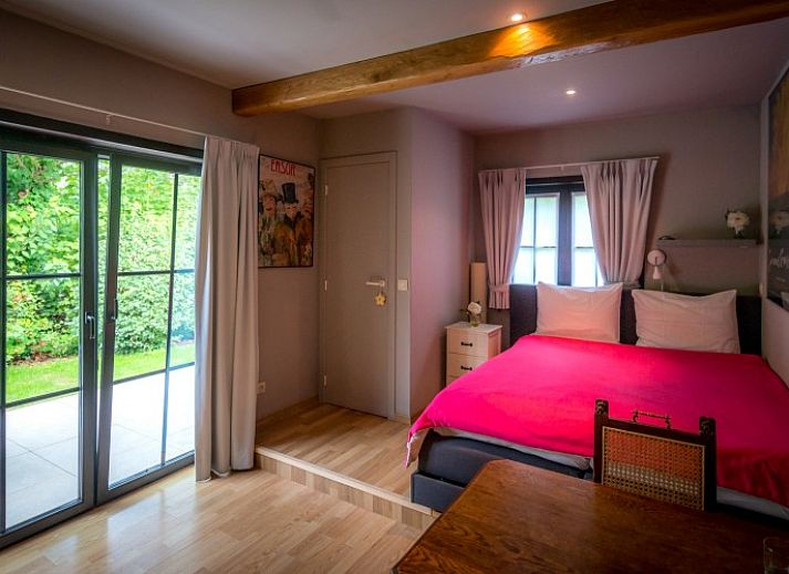 Zufahrtsstrasse zum B & B YACA, einer ruhigen Fruehstueckspension in De Haan an der belgischen Kueste.