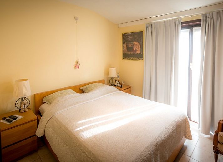 Aussenbereich des B & B YACA in De Haan, belgische Kueste, mit sonniger Terrasse und Garten.