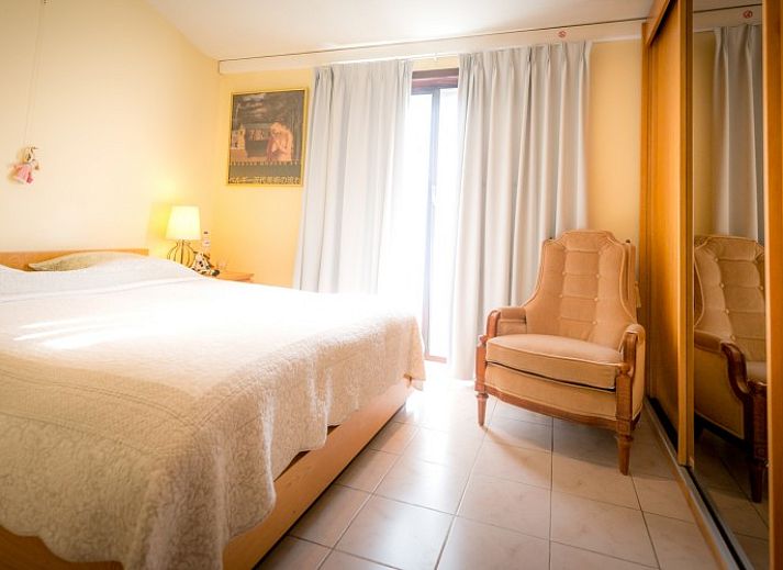 Aussenbereich des B & B YACA in De Haan, belgische Kueste, mit sonniger Terrasse und Garten.