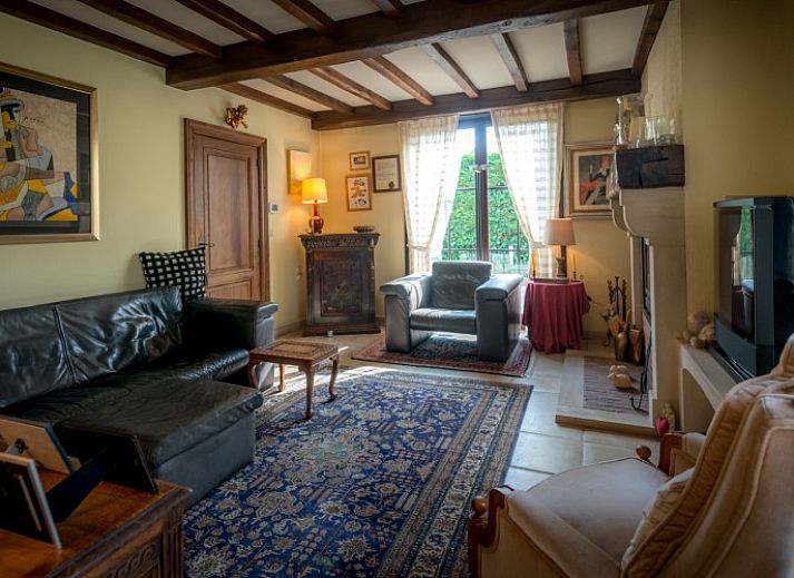 Aussenbereich des B & B YACA in De Haan, belgische Kueste, mit sonniger Terrasse und Garten.