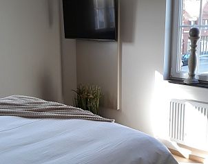 Lichte kamer in Valant B&B, Brugge, met flatscreen tv en comfortabele inrichting.