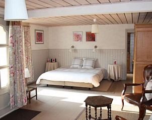 't Wolvennest B&B, Heuvelland: Comfortabele slaapkamer met rustieke inrichting in West-Vlaanderen, Belgi.