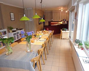 Gezellige eetruimte in Bonvena bed and breakfast in Dentergem, ideaal voor een gezamenlijk ontbijt.