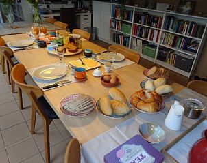 Uitgebreid ontbijt geserveerd bij Bonvena bed and breakfast in Dentergem, West-Vlaanderen.