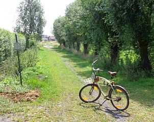 Fietsroute door de groene omgeving van Bonvena bed and breakfast in Dentergem, Belgi.