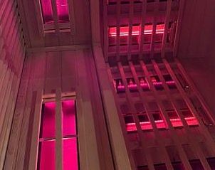 Infraroodsauna in Chez-Marraine B&B, Lissewege, West-Vlaanderen, voor wellness en ontspanning.