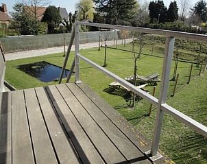 Balkon met uitzicht op de tuin bij B&B De Zoete Kers, Wakken.