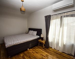 Lichte slaapkamer bij B&B De Bloesem in Tongeren, Limburg, Belgi, bed and breakfast.