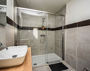 Inloopdouche in B&B De Bloesem in Tongeren, Limburg, Belgi, bed and breakfast.