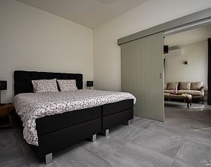 Moderne badkamer met regendouche in B&B De Bloesem in Tongeren, Limburg, Belgi, bed and breakfast.